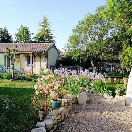 Вилла Chez Camille Verines  Экстерьер фото
