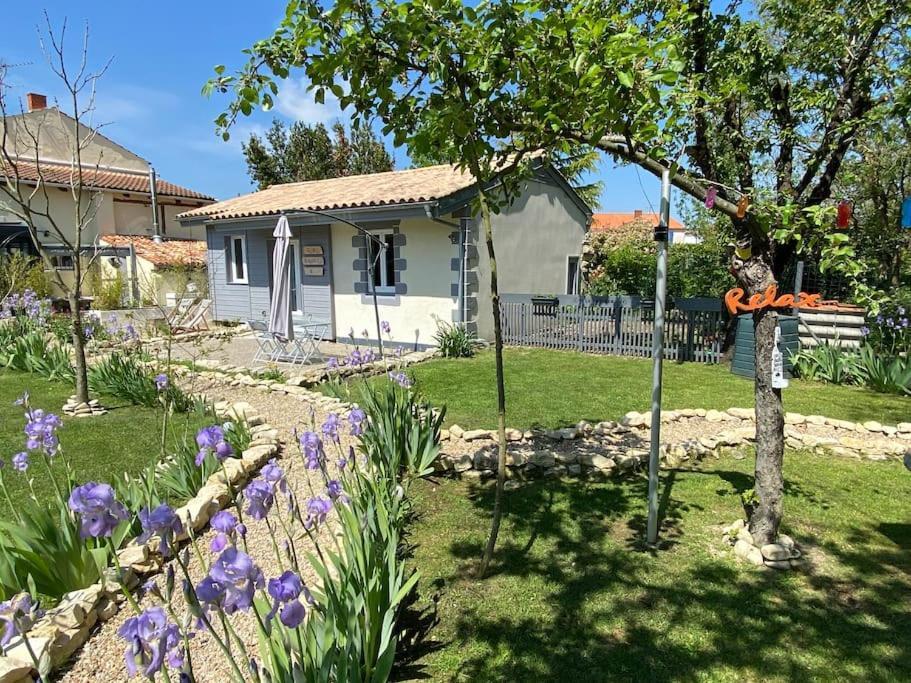 Вилла Chez Camille Verines  Экстерьер фото